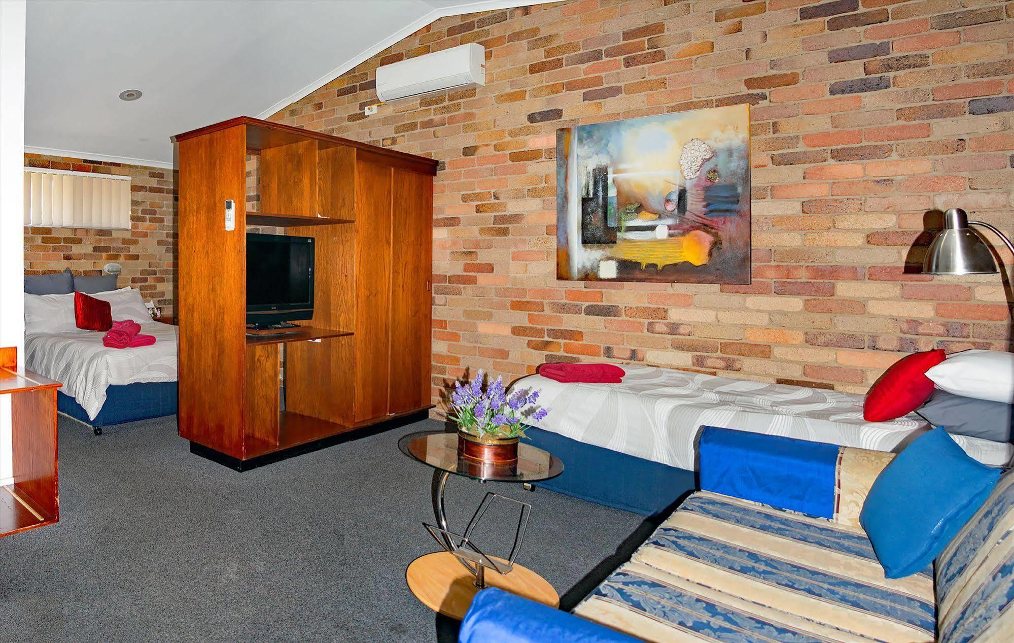 גלן אינס Rest Point Motor Inn מראה חיצוני תמונה