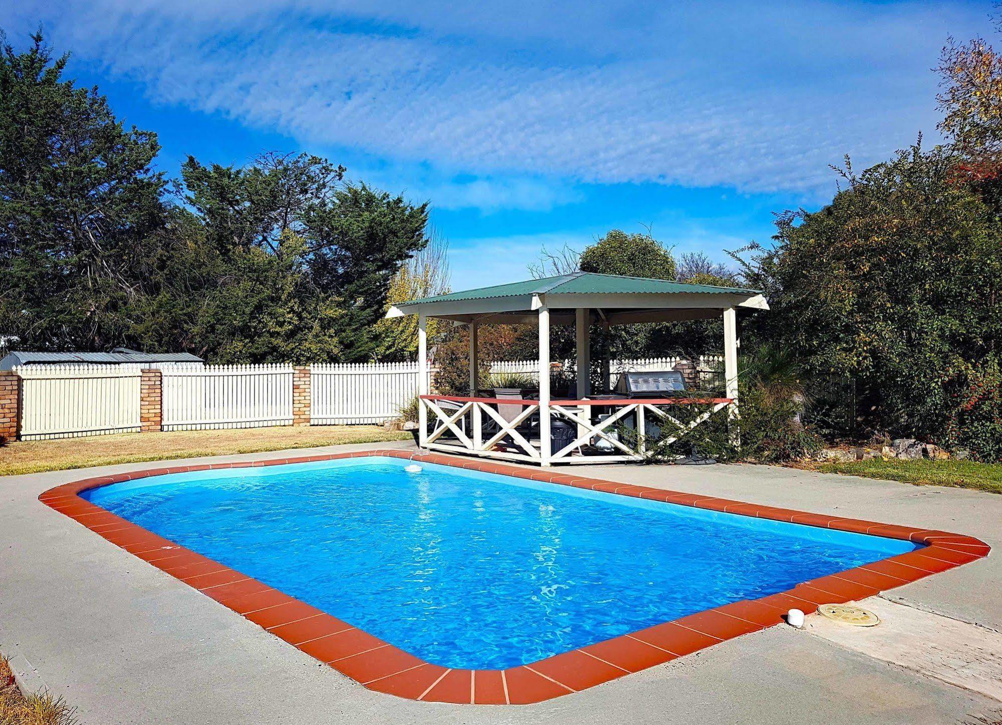 גלן אינס Rest Point Motor Inn מראה חיצוני תמונה